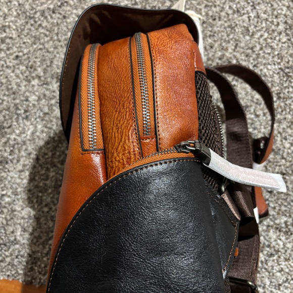Elegant Brown Leather Backpack - Picture 4 of 6